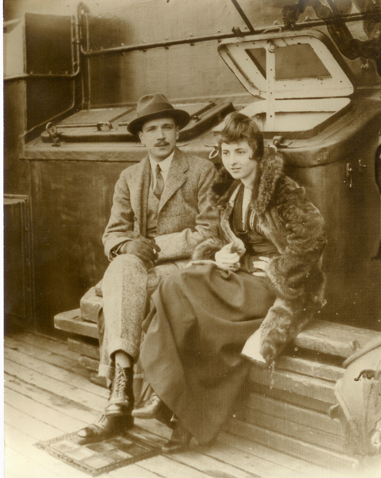 Sepia toned photo of Delfino Cinelli and his wife